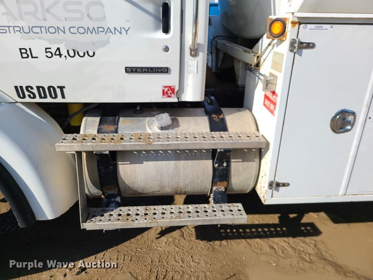image for item JG9305 2005 Sterling LT7500  fuel / lube truck