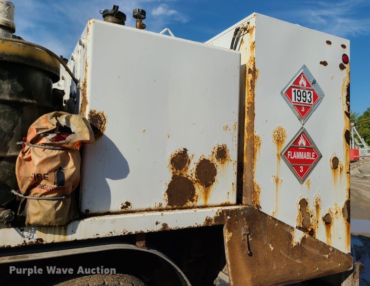 image for item JG9305 2005 Sterling LT7500  fuel / lube truck