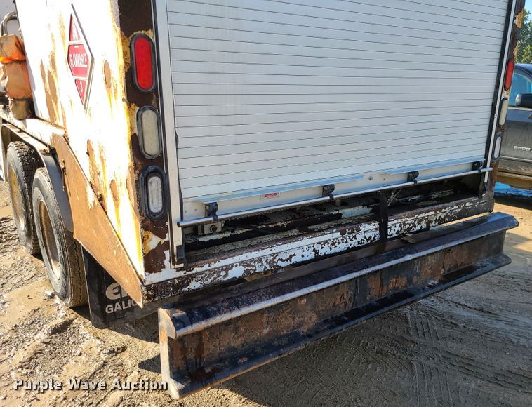 image for item JG9305 2005 Sterling LT7500  fuel / lube truck