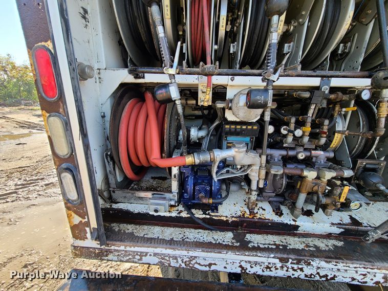 image for item JG9305 2005 Sterling LT7500  fuel / lube truck