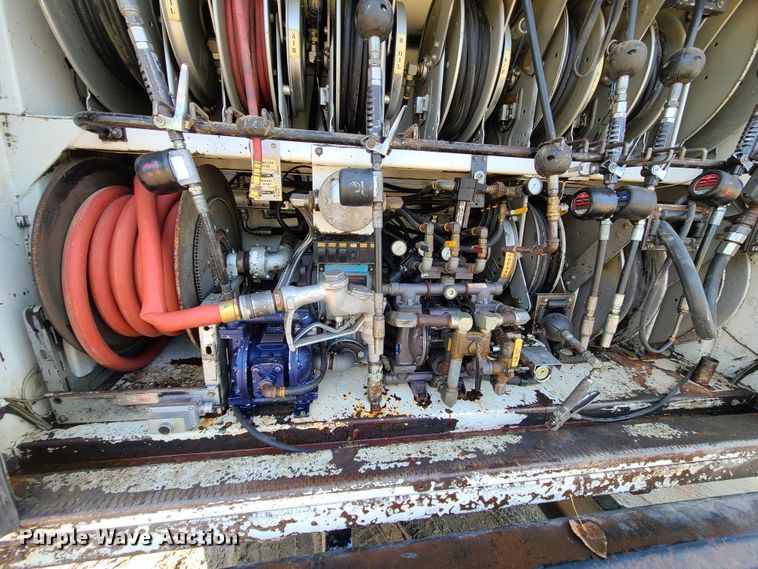 image for item JG9305 2005 Sterling LT7500  fuel / lube truck