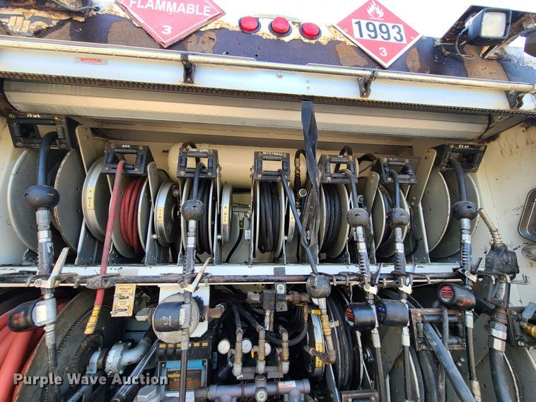 image for item JG9305 2005 Sterling LT7500  fuel / lube truck