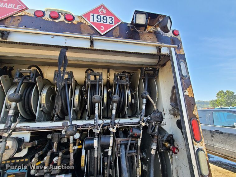 image for item JG9305 2005 Sterling LT7500  fuel / lube truck