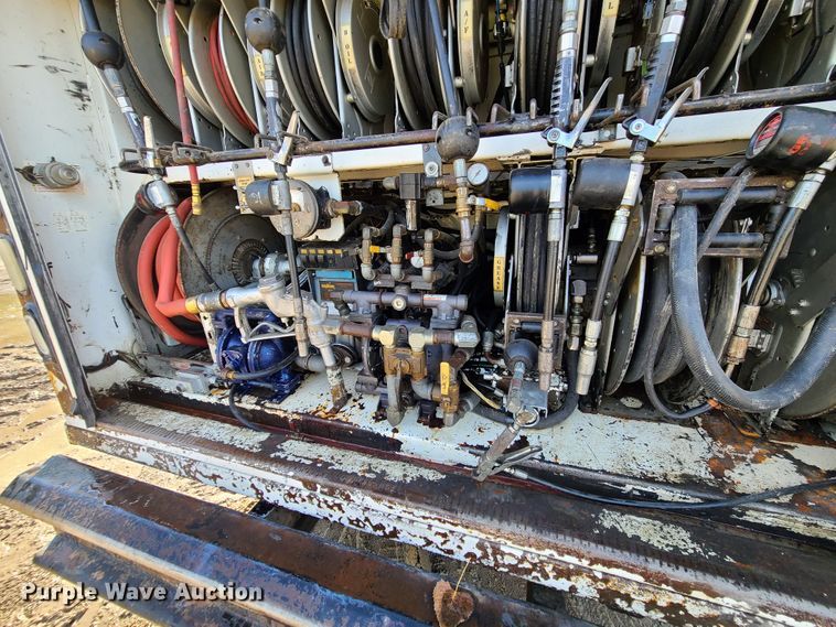 image for item JG9305 2005 Sterling LT7500  fuel / lube truck