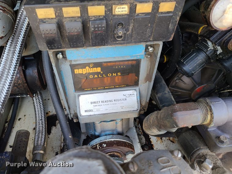 image for item JG9305 2005 Sterling LT7500  fuel / lube truck