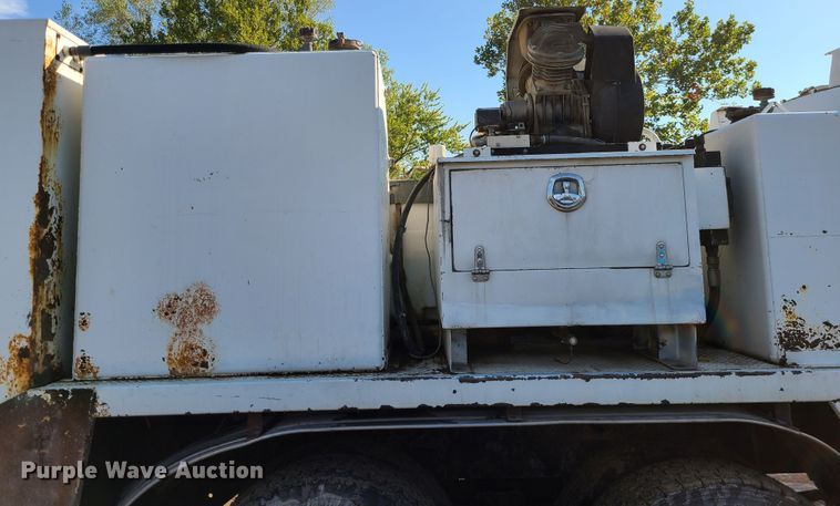 image for item JG9305 2005 Sterling LT7500  fuel / lube truck