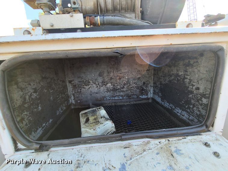 image for item JG9305 2005 Sterling LT7500  fuel / lube truck