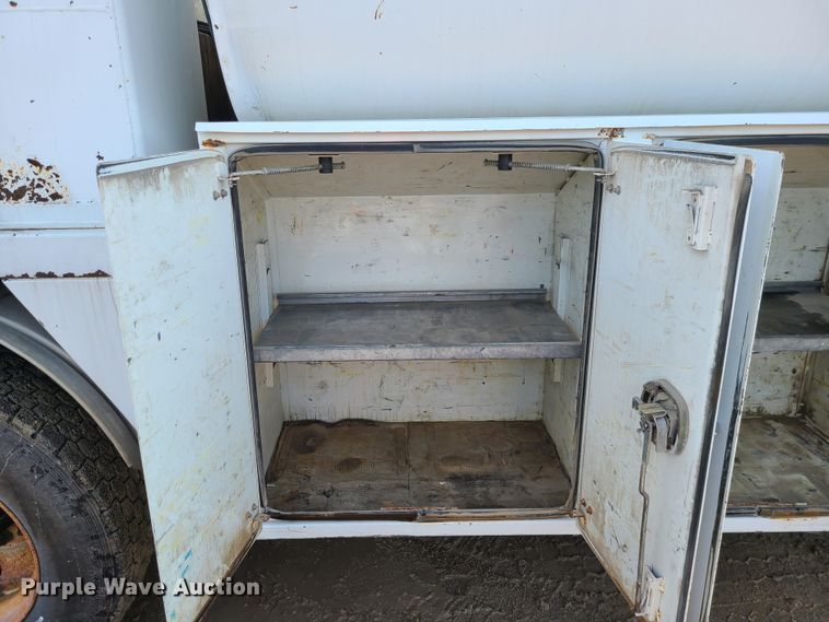 image for item JG9305 2005 Sterling LT7500  fuel / lube truck