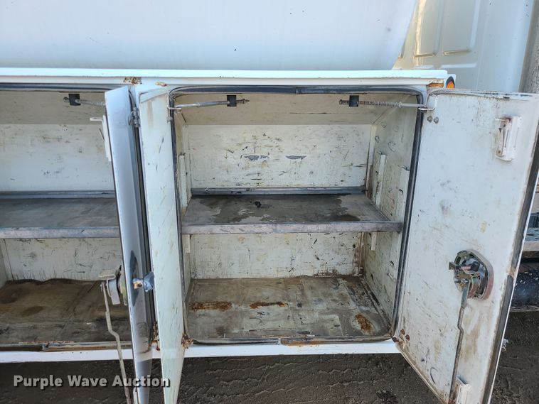 image for item JG9305 2005 Sterling LT7500  fuel / lube truck