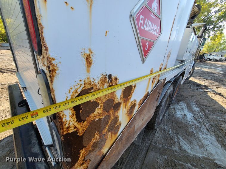 image for item JG9305 2005 Sterling LT7500  fuel / lube truck