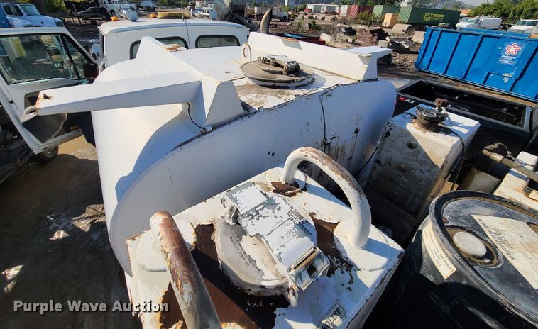 image for item JG9305 2005 Sterling LT7500  fuel / lube truck