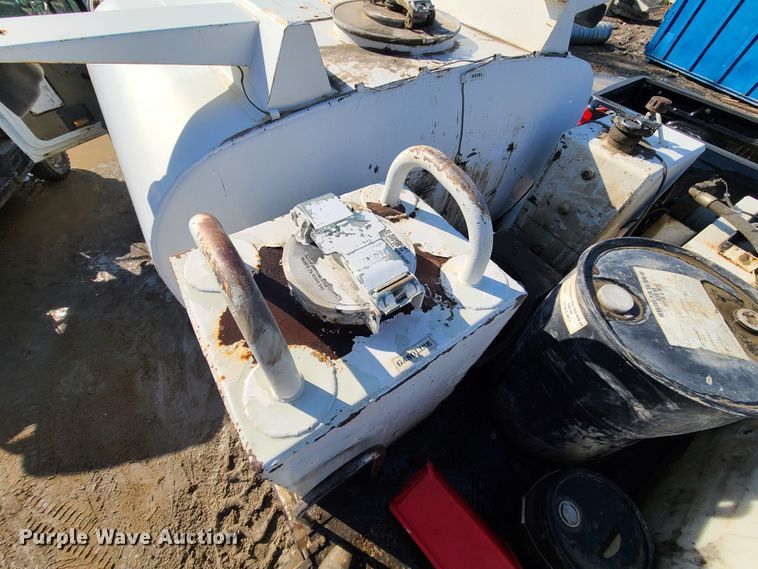 image for item JG9305 2005 Sterling LT7500  fuel / lube truck