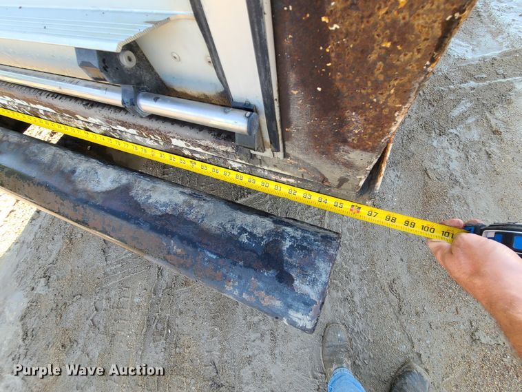 image for item JG9305 2005 Sterling LT7500  fuel / lube truck