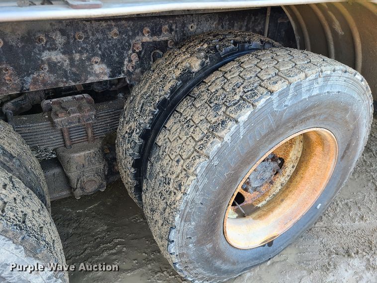 image for item JG9305 2005 Sterling LT7500  fuel / lube truck