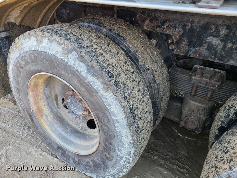 image for item JG9305 2005 Sterling LT7500  fuel / lube truck