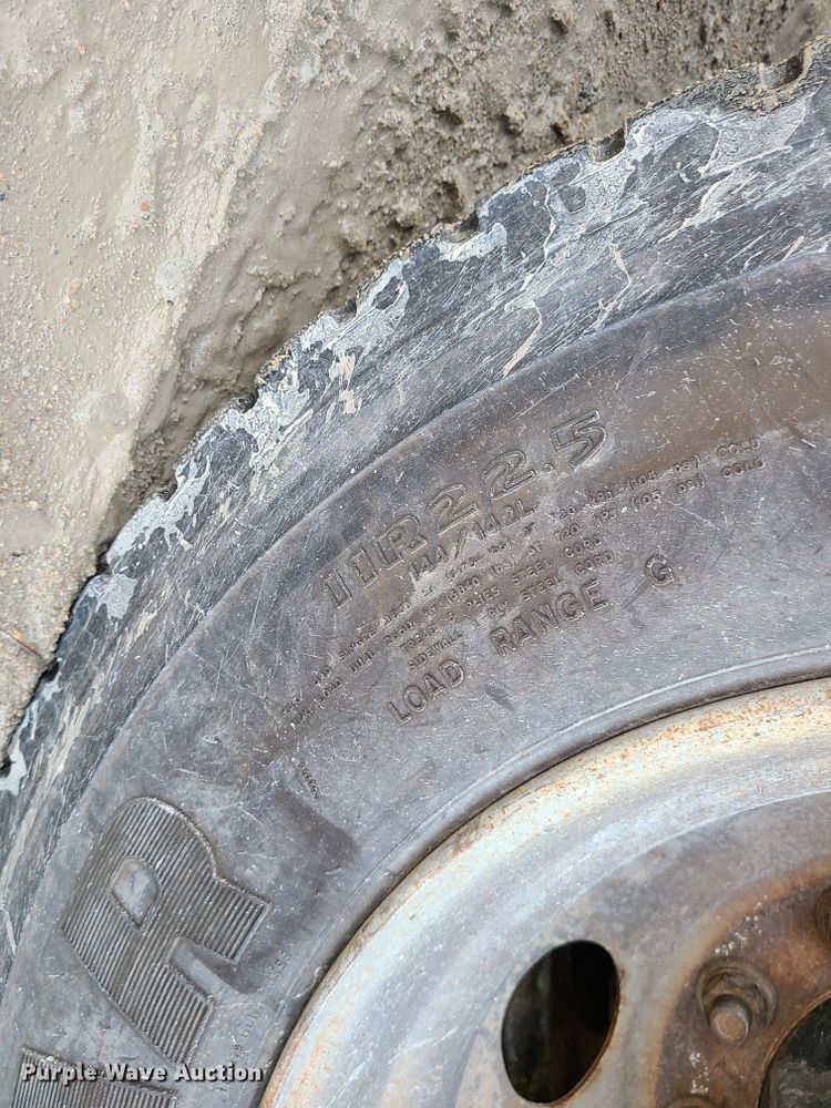 image for item JG9305 2005 Sterling LT7500  fuel / lube truck