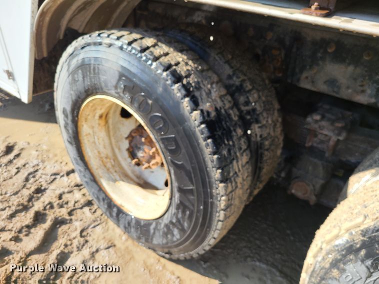 image for item JG9305 2005 Sterling LT7500  fuel / lube truck