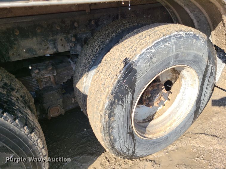 image for item JG9305 2005 Sterling LT7500  fuel / lube truck