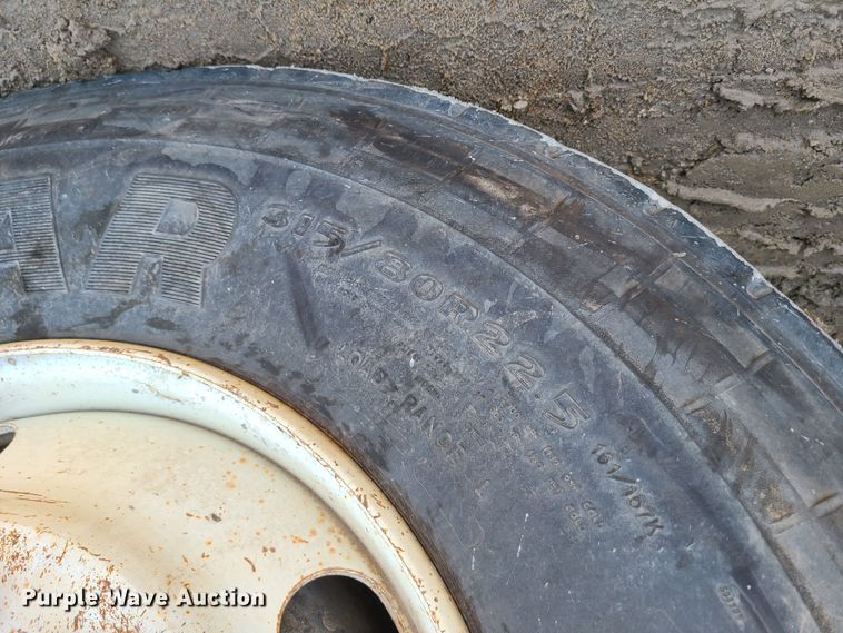 image for item JG9305 2005 Sterling LT7500  fuel / lube truck