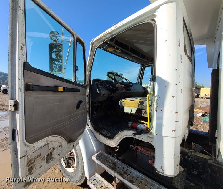 image for item JG9307 1998 Freightliner FL80  dump truck