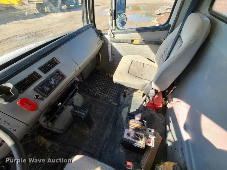image for item JG9307 1998 Freightliner FL80  dump truck