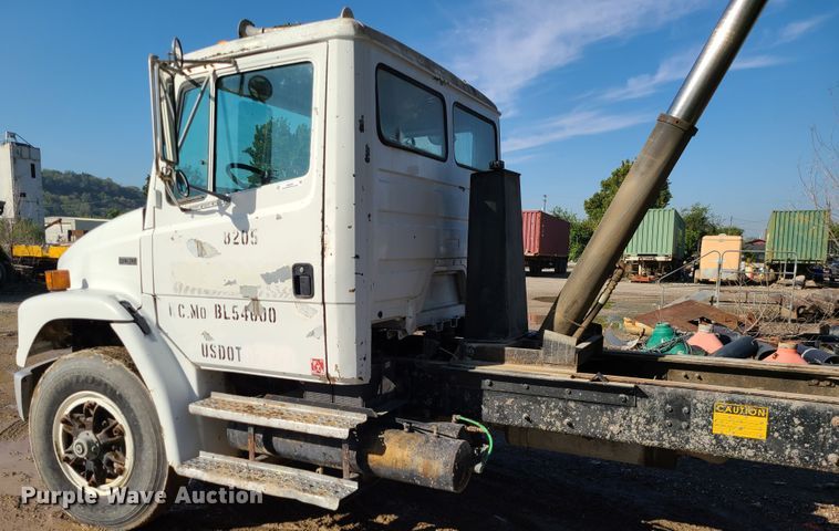 image for item JG9307 1998 Freightliner FL80  dump truck