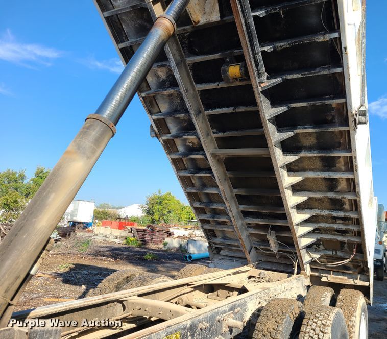 image for item JG9307 1998 Freightliner FL80  dump truck