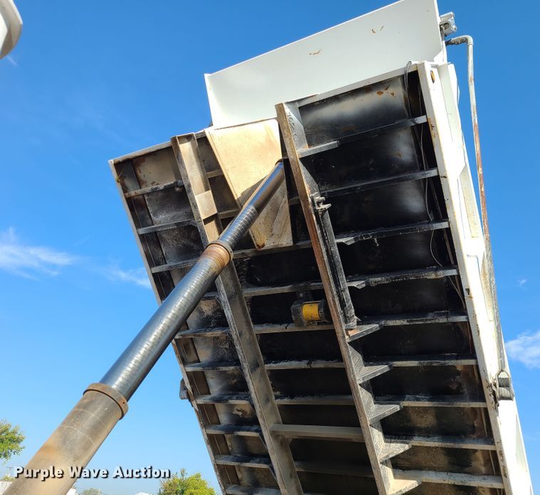 image for item JG9307 1998 Freightliner FL80  dump truck