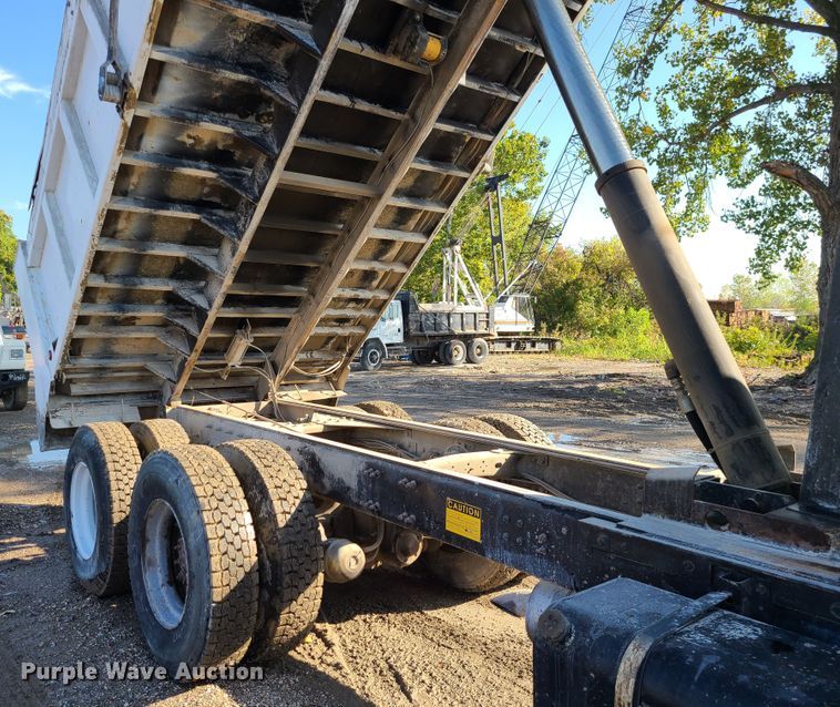image for item JG9307 1998 Freightliner FL80  dump truck