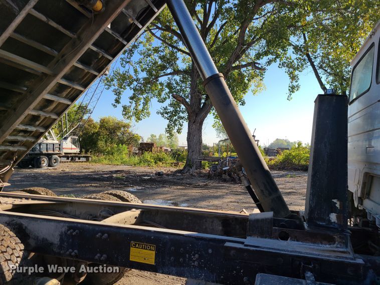 image for item JG9307 1998 Freightliner FL80  dump truck
