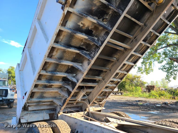 image for item JG9307 1998 Freightliner FL80  dump truck
