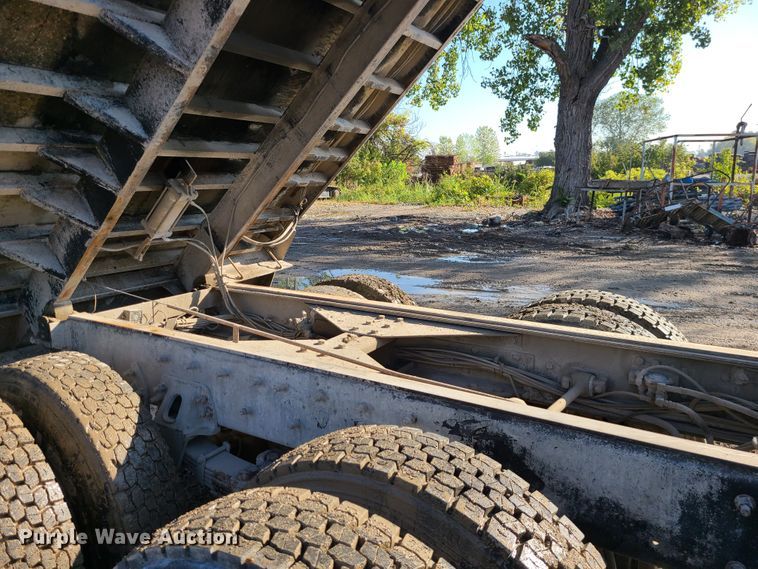 image for item JG9307 1998 Freightliner FL80  dump truck
