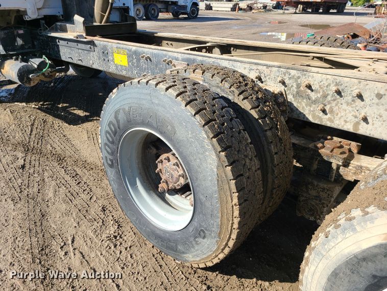 image for item JG9307 1998 Freightliner FL80  dump truck