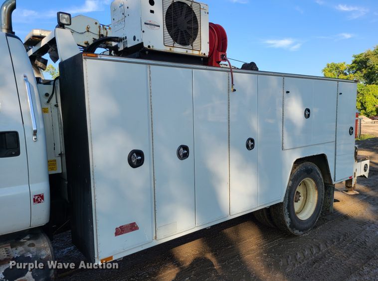 image for item JG9312 2008 Ford F750  utility / service truck