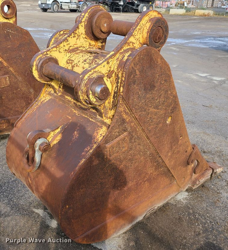 image for item JG9331 Caterpillar  32" W excavator bucket