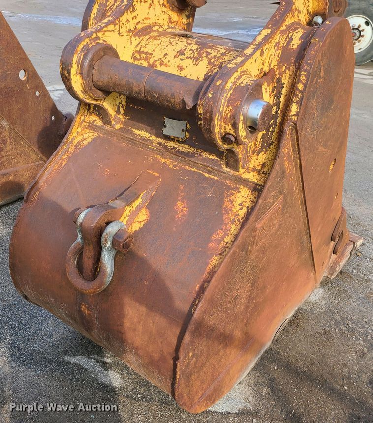 image for item JG9331 Caterpillar  32" W excavator bucket