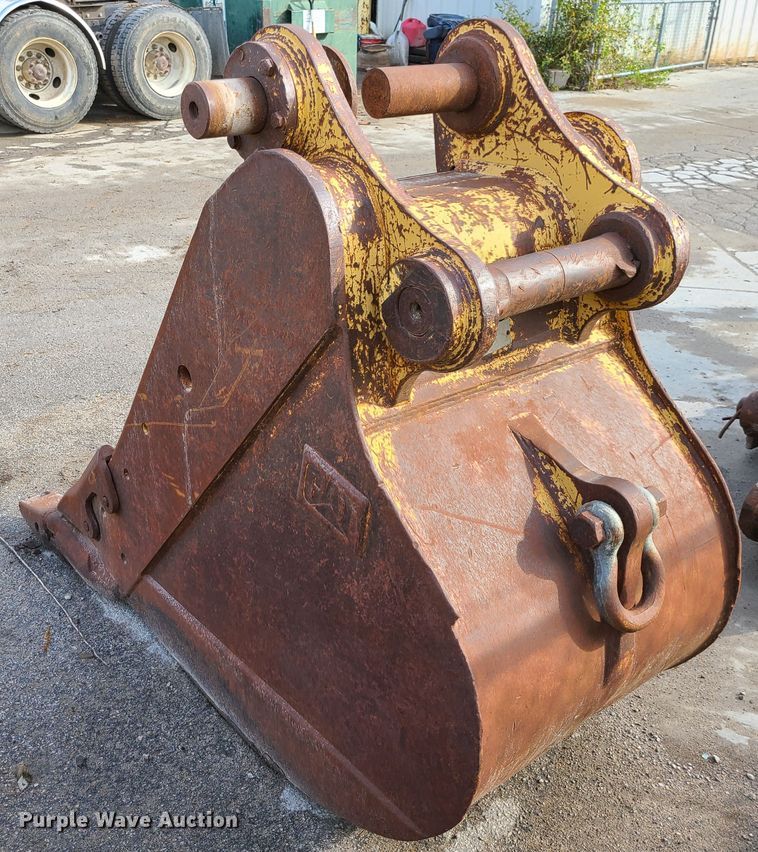 image for item JG9331 Caterpillar  32" W excavator bucket