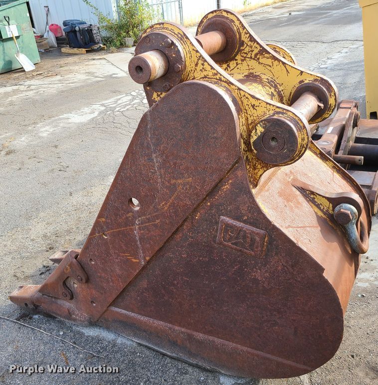 image for item JG9331 Caterpillar  32" W excavator bucket