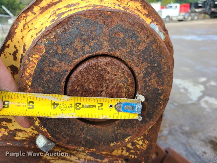 image for item JG9331 Caterpillar  32" W excavator bucket