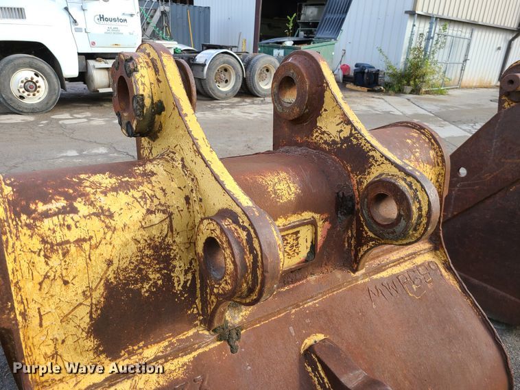 image for item JG9332 Caterpillar  54" excavator bucket