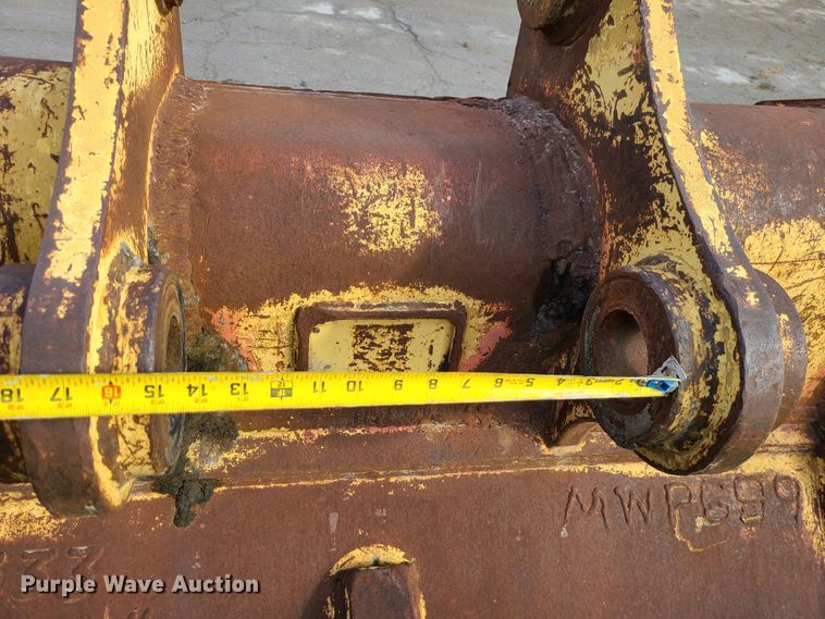 image for item JG9332 Caterpillar  54" excavator bucket