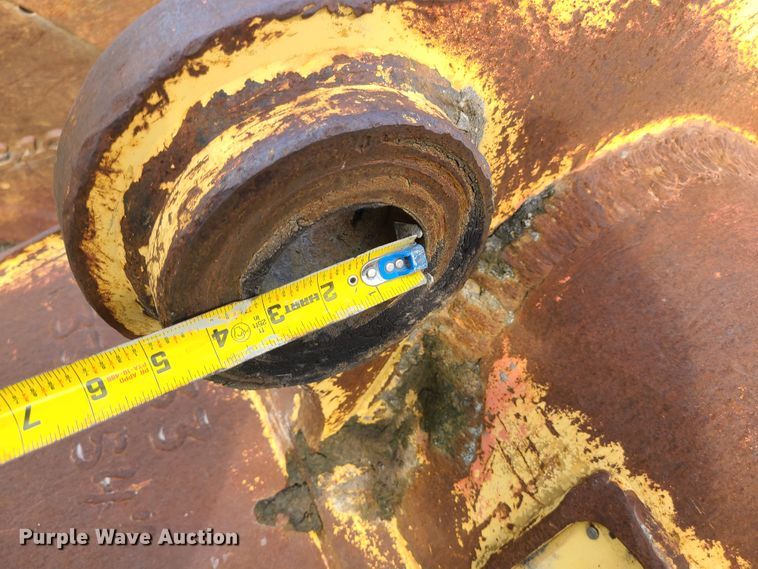 image for item JG9332 Caterpillar  54" excavator bucket