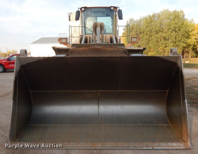 image for item JQ9281 2004 Volvo L220E  wheel loader