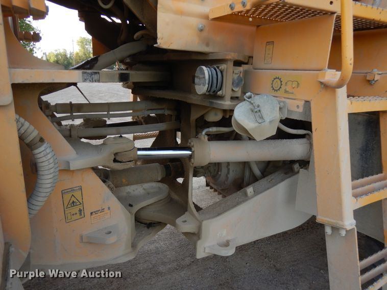 image for item JQ9281 2004 Volvo L220E  wheel loader