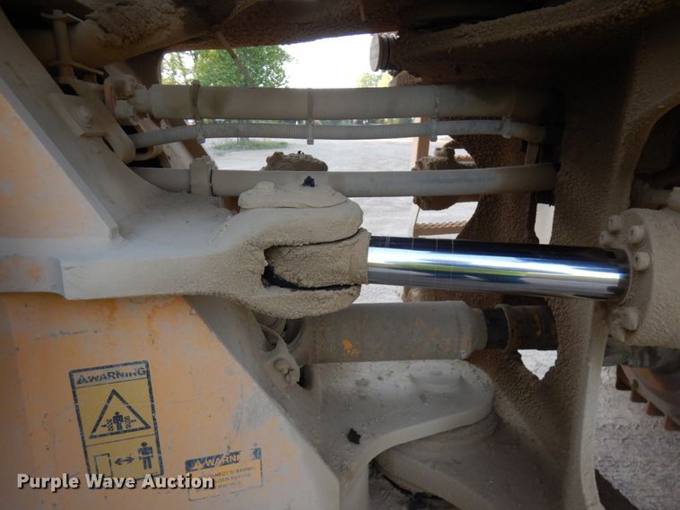 image for item JQ9281 2004 Volvo L220E  wheel loader