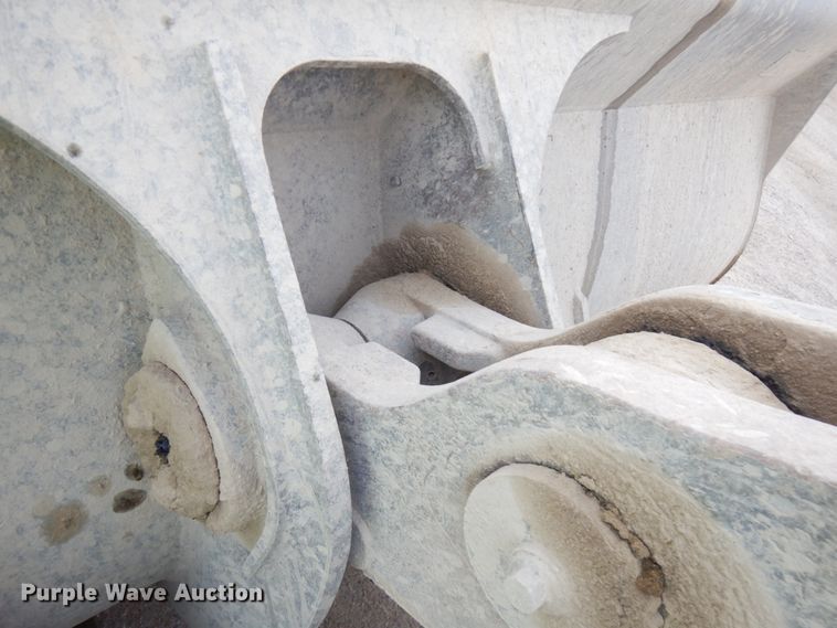 image for item JQ9281 2004 Volvo L220E  wheel loader