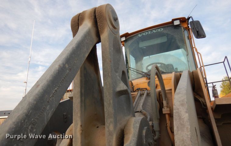 image for item JQ9281 2004 Volvo L220E  wheel loader