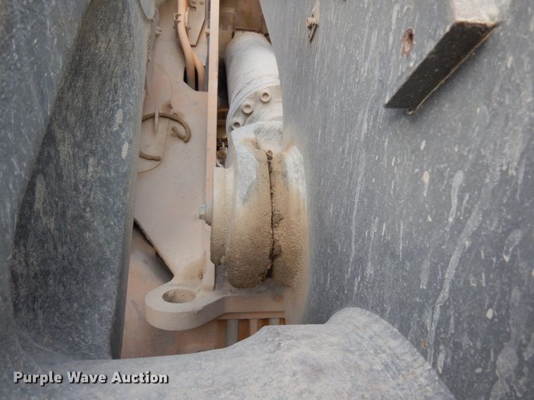 image for item JQ9281 2004 Volvo L220E  wheel loader