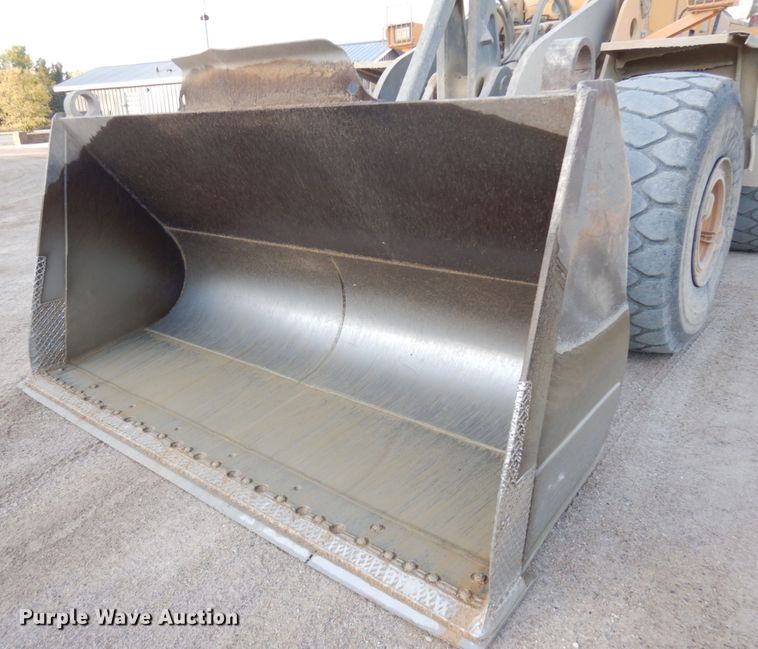 image for item JQ9281 2004 Volvo L220E  wheel loader