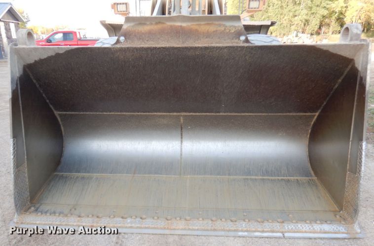 image for item JQ9281 2004 Volvo L220E  wheel loader